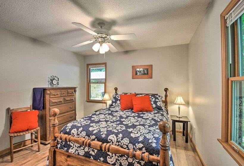 Cozy Blairsville Cabin: 2 Mi To Vogel State Park!