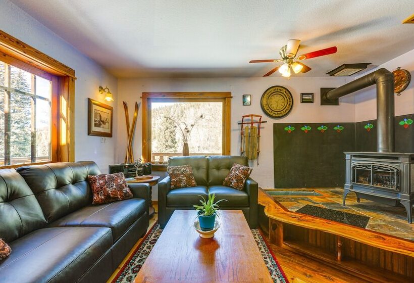 Mountain Chalet Getaway: Steps To Crystal River!