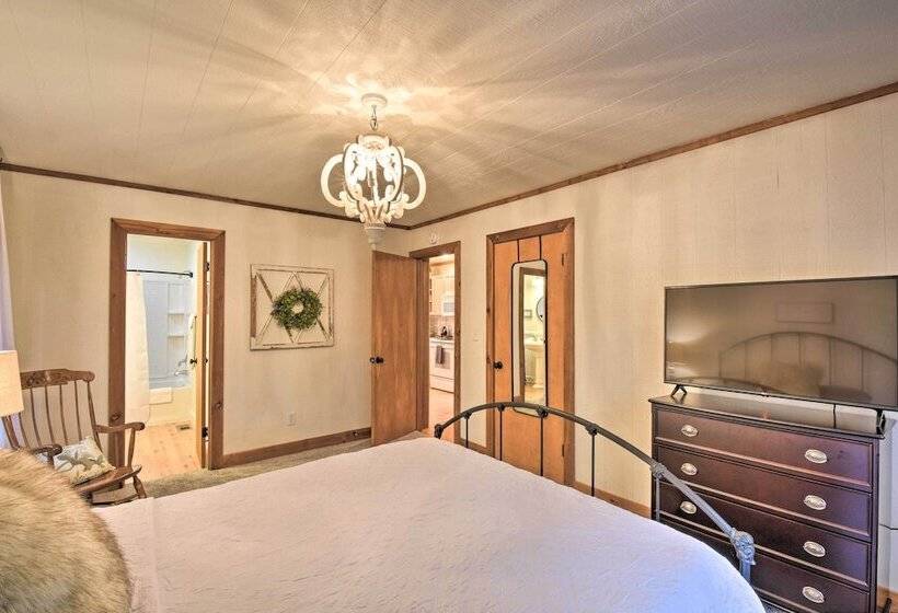 Mountain Mint Inn: Cabin W/ Resort Amenity Access!