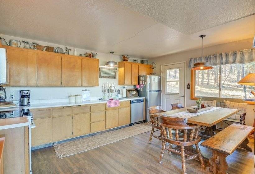 Spacious Munds Park Cabin W/ Golf Course Views