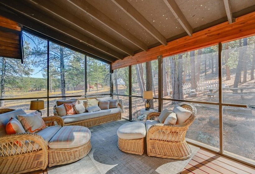 Spacious Munds Park Cabin W/ Golf Course Views