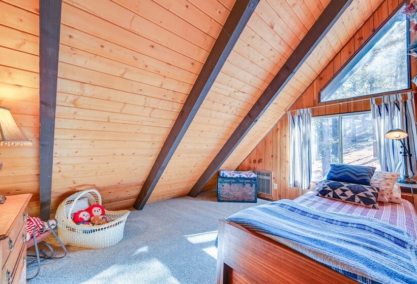 Spacious Munds Park Cabin W/ Golf Course Views