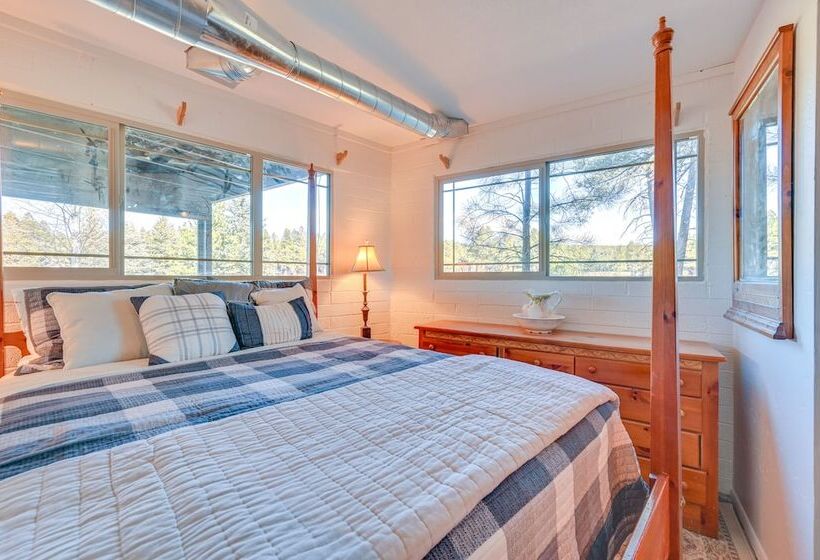 Spacious Munds Park Cabin W/ Golf Course Views