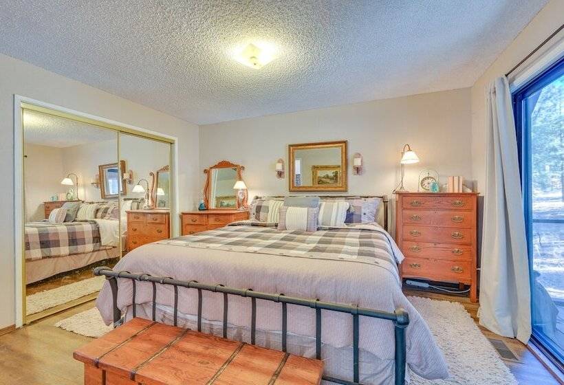 Spacious Munds Park Cabin W/ Golf Course Views