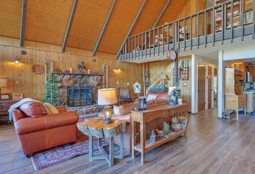 Spacious Munds Park Cabin W/ Golf Course Views