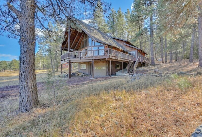 Spacious Munds Park Cabin W/ Golf Course Views
