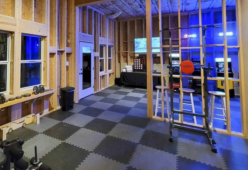 New Construction With Modern Design & Hot Tub!