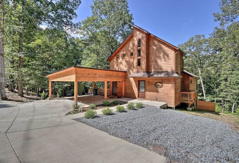 New Construction With Modern Design & Hot Tub!