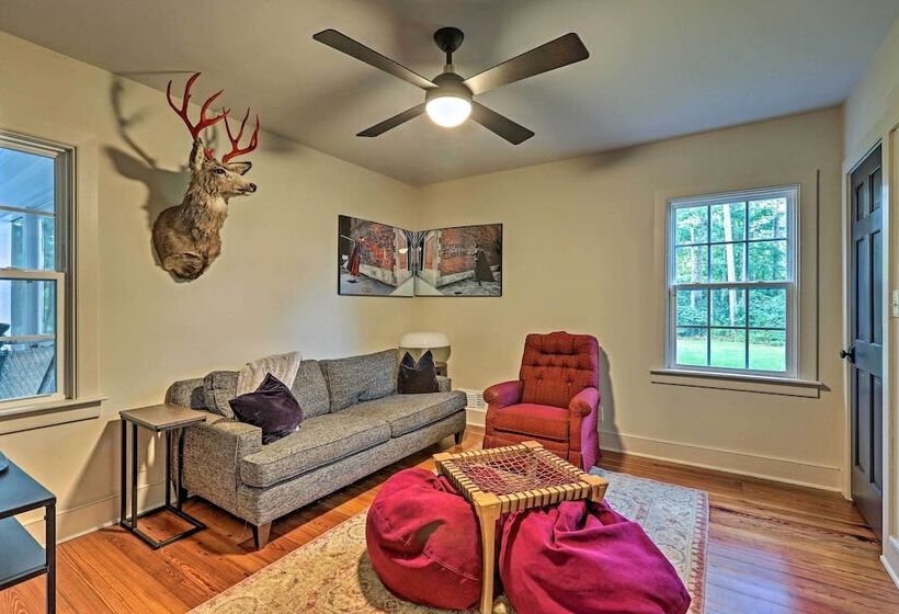 Newnan Retreat On 95 Acres: Hike, Bike & More