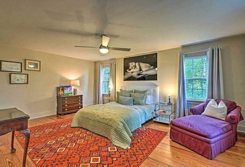 Newnan Retreat On 95 Acres: Hike, Bike & More