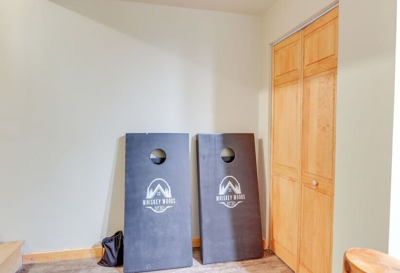 North Georgia Cabin: Hot Tub, Resort Access!