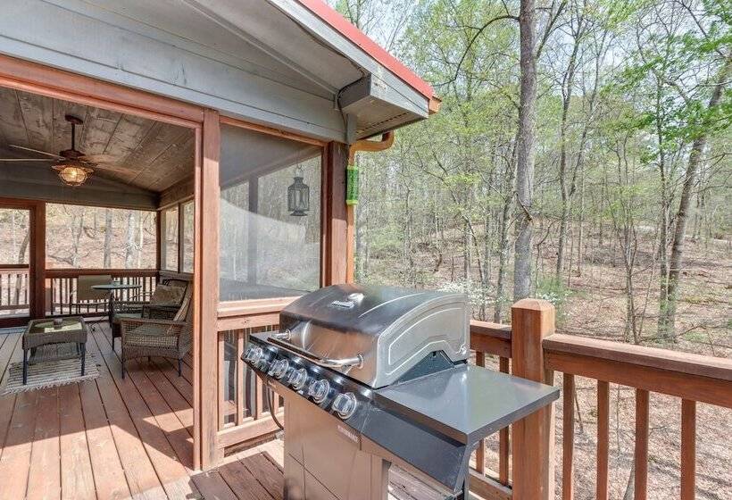 North Georgia Cabin: Hot Tub, Resort Access!