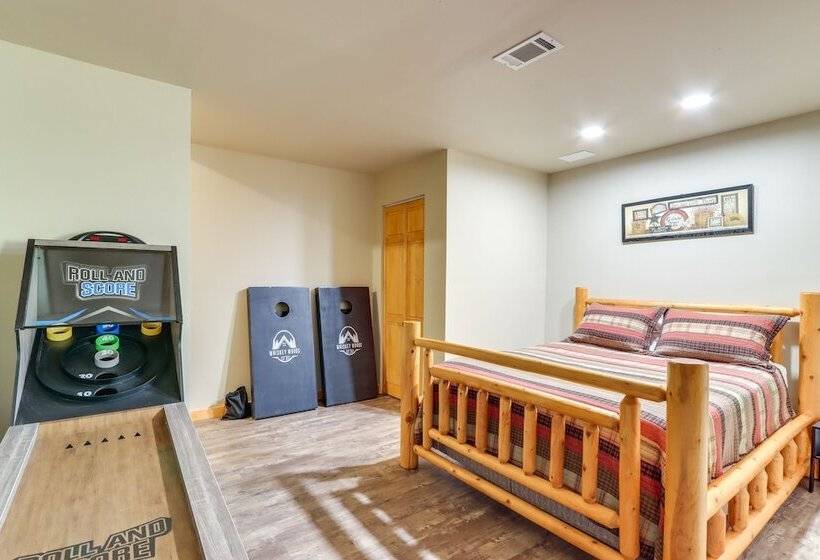 North Georgia Cabin: Hot Tub, Resort Access!