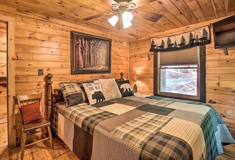 North Georgia Mtn Escape W/ Hot Tub & Games!