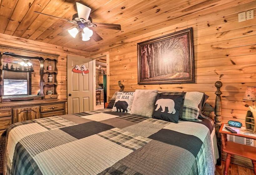 North Georgia Mtn Escape W/ Hot Tub & Games!