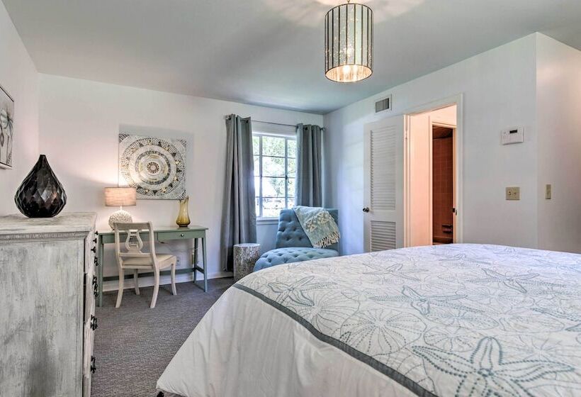 Ocean Springs Home   Walk To Beach & Downtown!