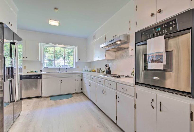 Ocean Springs Home   Walk To Beach & Downtown!