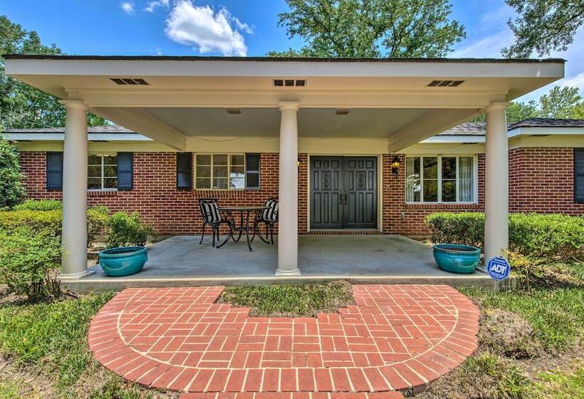 Ocean Springs Home   Walk To Beach & Downtown!