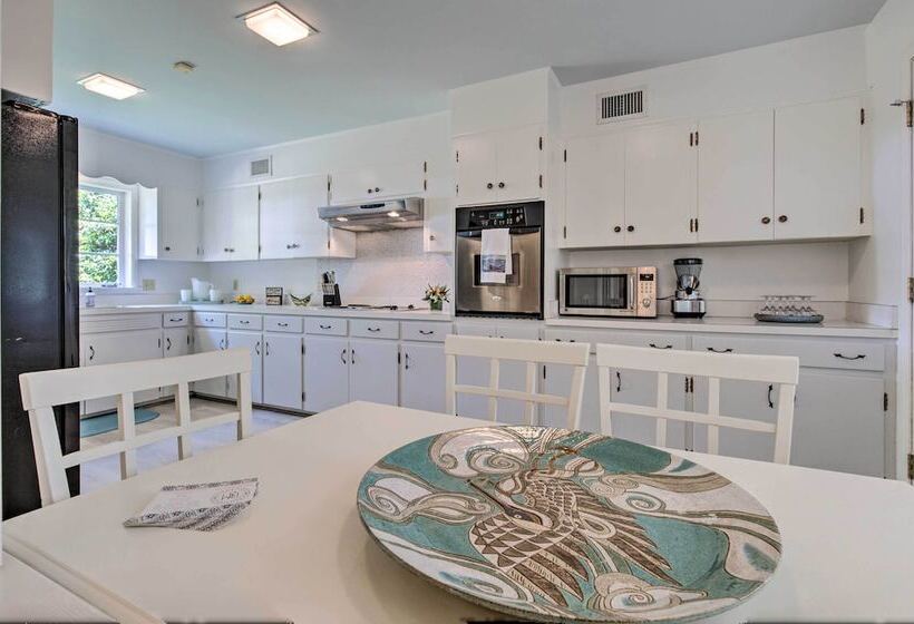 Ocean Springs Home   Walk To Beach & Downtown!