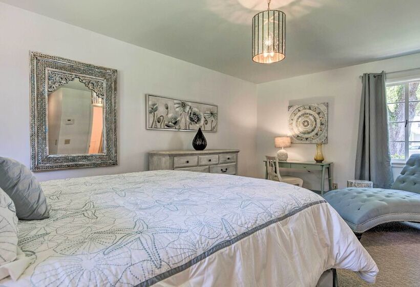 Ocean Springs Home   Walk To Beach & Downtown!