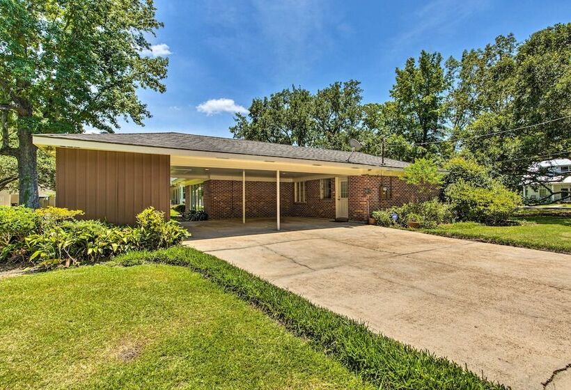 Ocean Springs Home   Walk To Beach & Downtown!