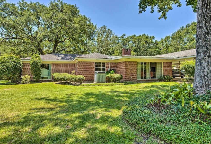 Ocean Springs Home   Walk To Beach & Downtown!