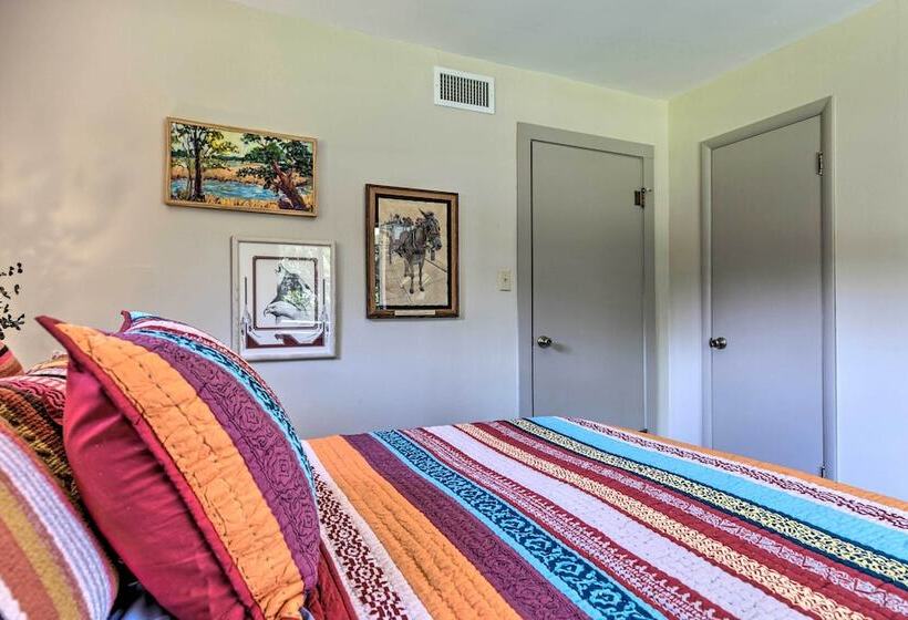 Ocean Springs Home   Walk To Beach & Downtown!