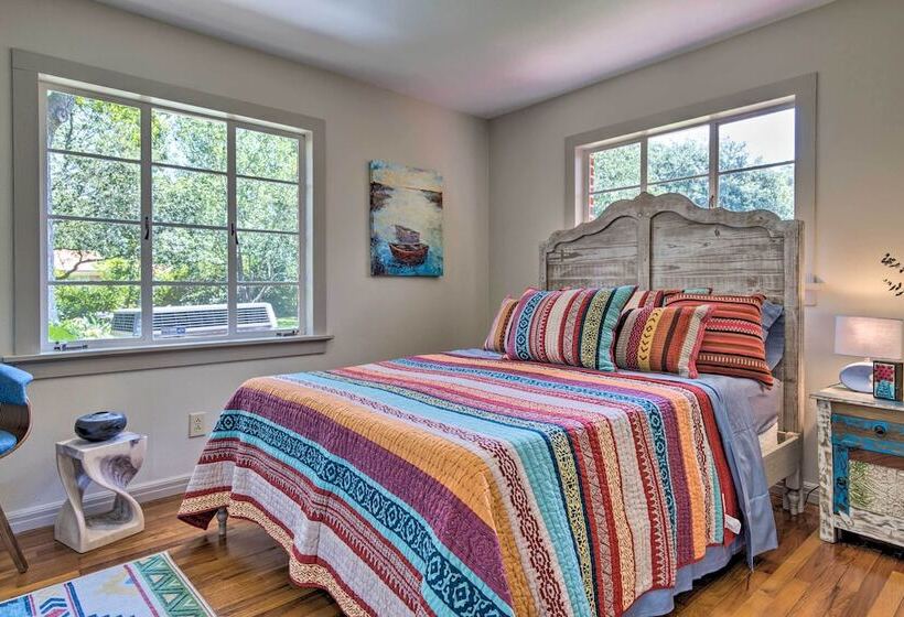Ocean Springs Home   Walk To Beach & Downtown!