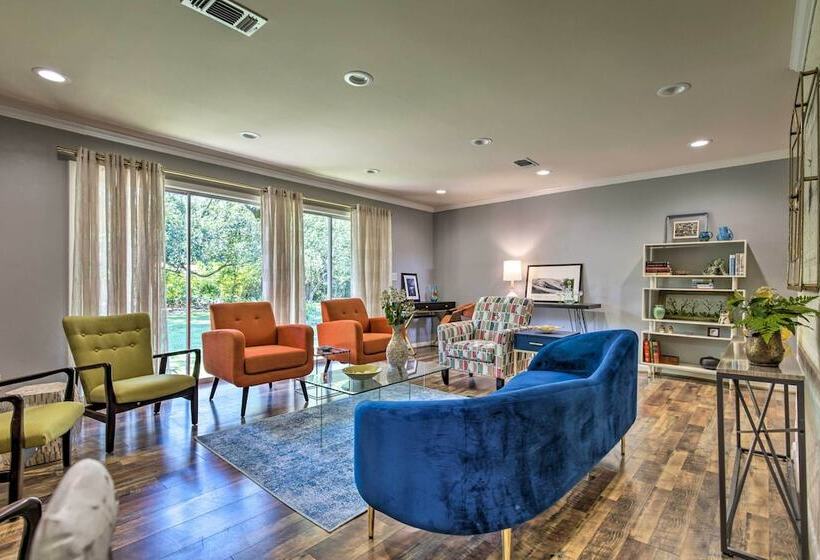 Ocean Springs Home   Walk To Beach & Downtown!