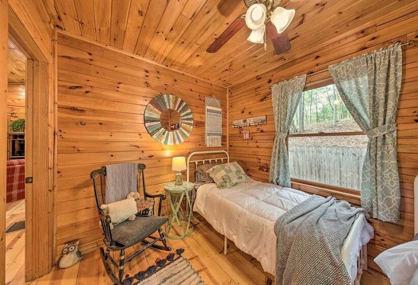 Peaceful Blue Ridge Cabin W/ Decks & Fire Pit