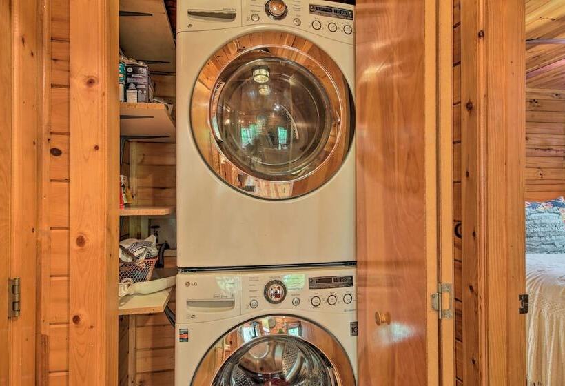 Peaceful Blue Ridge Cabin W/ Decks & Fire Pit