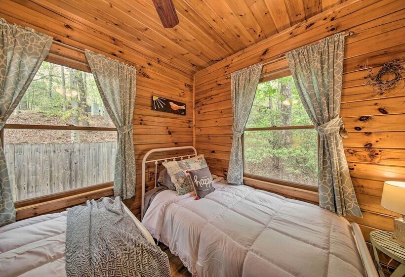 Peaceful Blue Ridge Cabin W/ Decks & Fire Pit