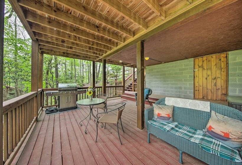 Peaceful Blue Ridge Cabin W/ Decks & Fire Pit