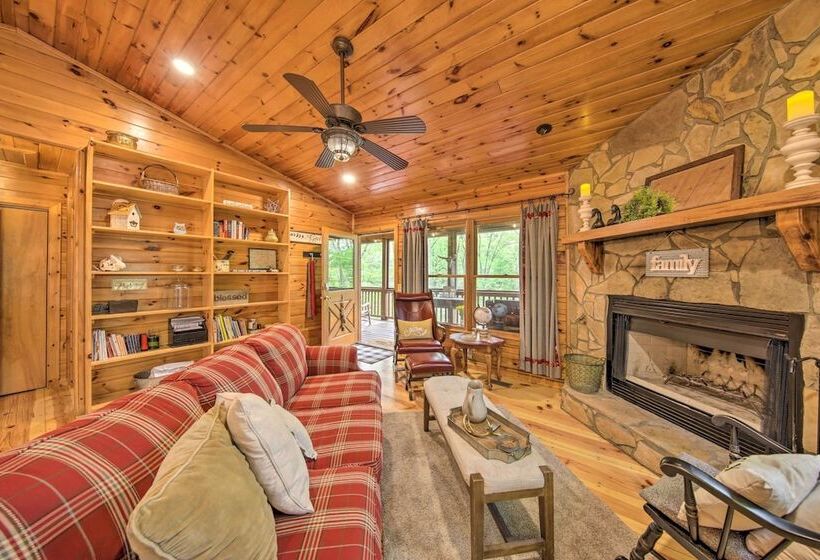 Peaceful Blue Ridge Cabin W/ Decks & Fire Pit