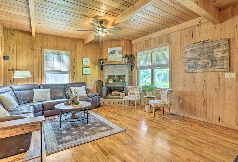 Peaceful Cairo Farmhouse W/ Barn & Fire Pit