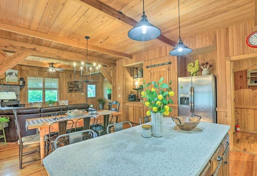 Peaceful Cairo Farmhouse W/ Barn & Fire Pit