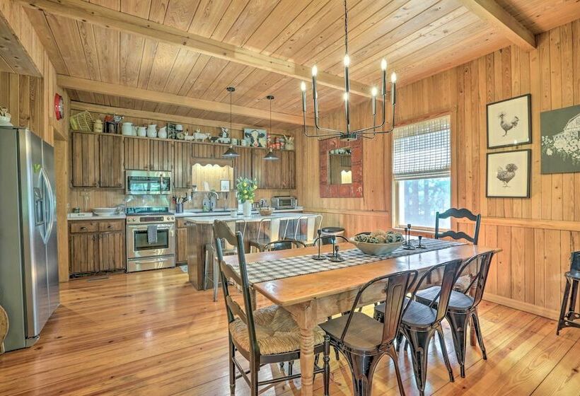 Peaceful Cairo Farmhouse W/ Barn & Fire Pit