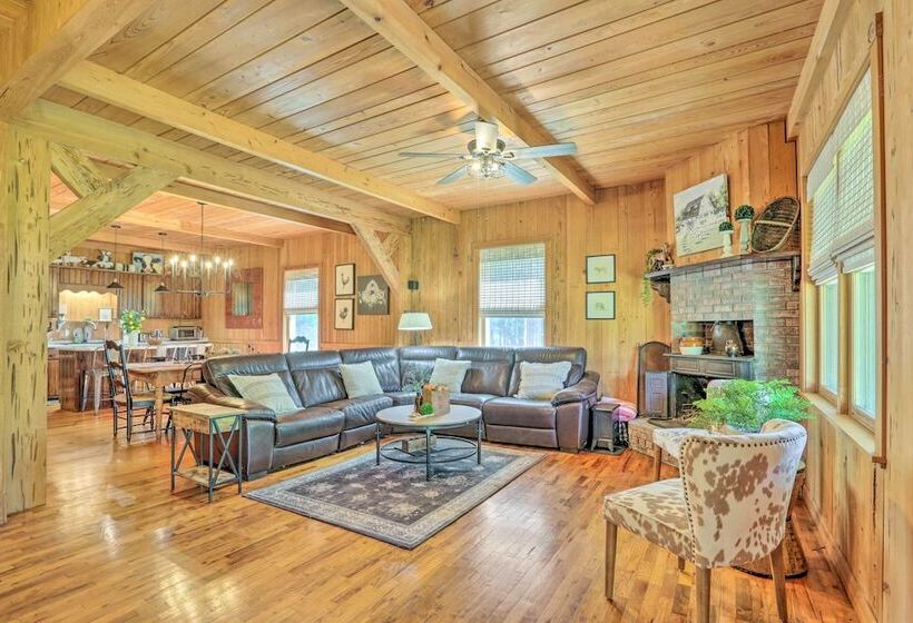 Peaceful Cairo Farmhouse W/ Barn & Fire Pit