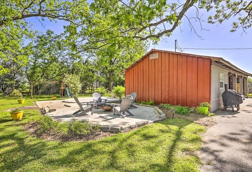 Peaceful Cairo Farmhouse W/ Barn & Fire Pit