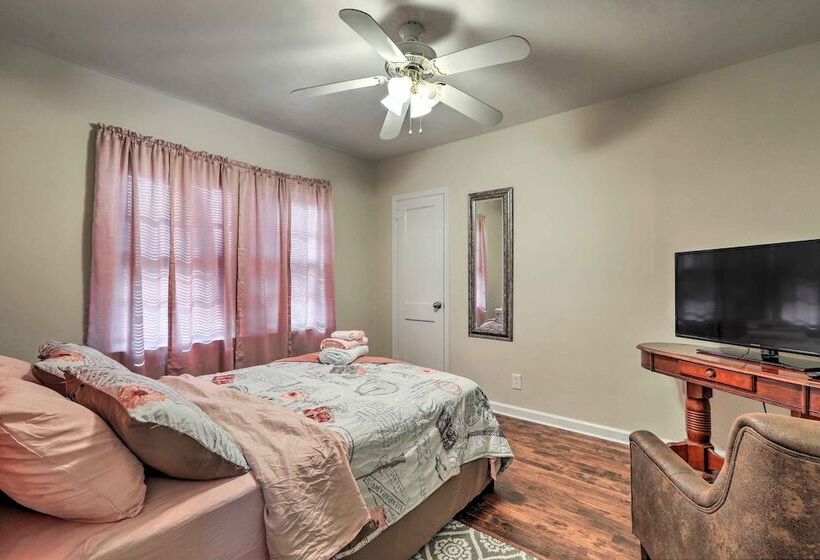 Peaceful Columbus Retreat W/ Deck & Yard!