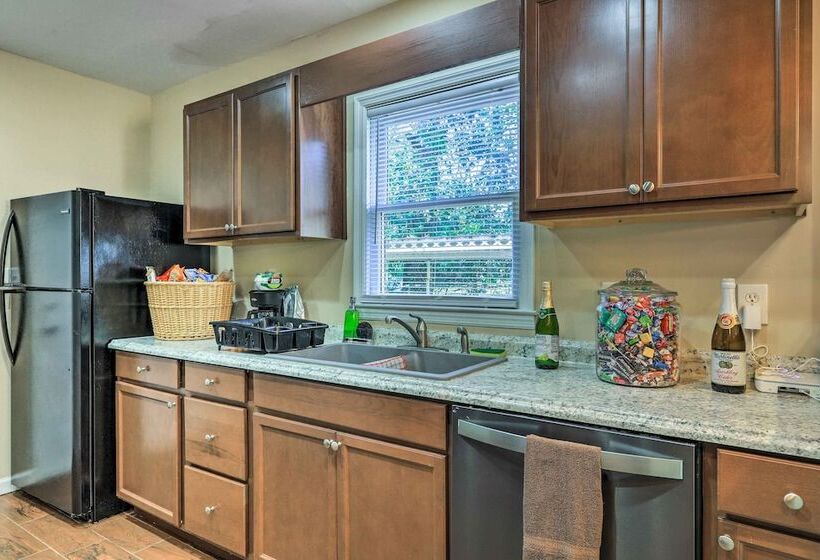 Peaceful Columbus Retreat W/ Deck & Yard!