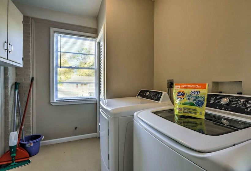 Peaceful Columbus Retreat W/ Deck & Yard!