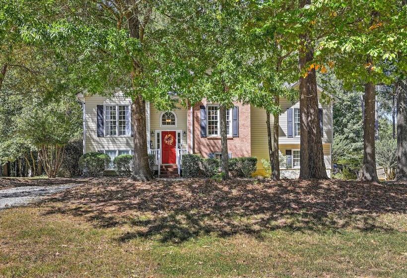 Peaceful Dallas Home W/ Deck + Charcoal Grill