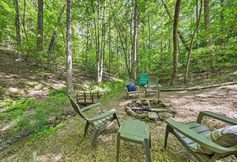 Peaceful Forest Escape W/ Game Room + Hot Tub