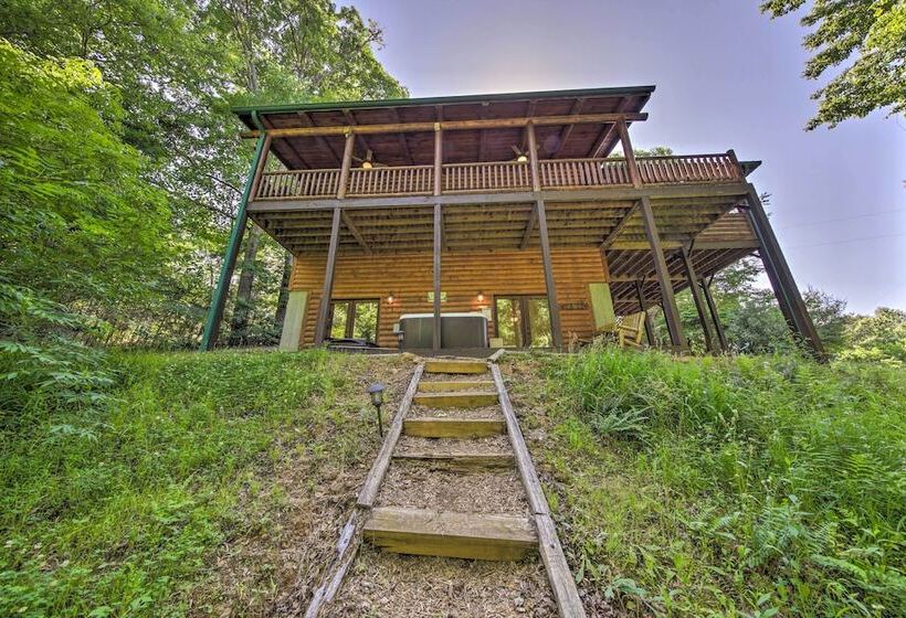 Peaceful Forest Escape W/ Game Room + Hot Tub