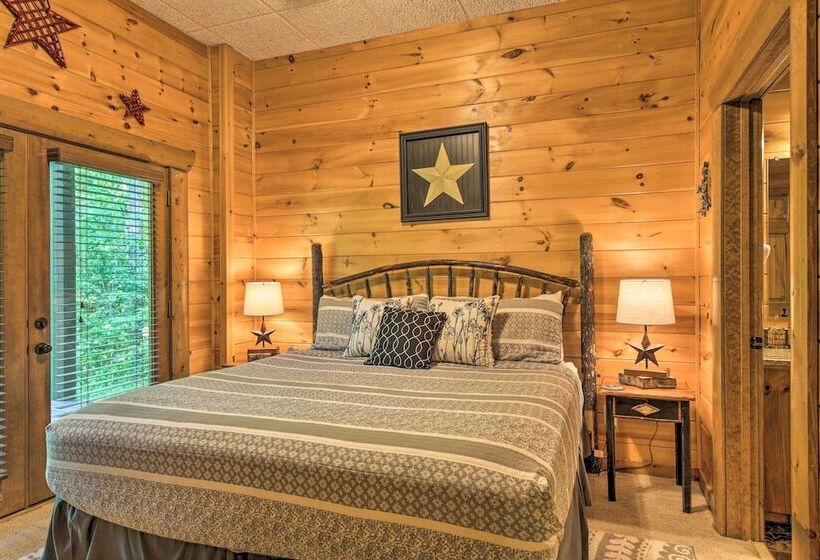 Peaceful Forest Escape W/ Game Room + Hot Tub
