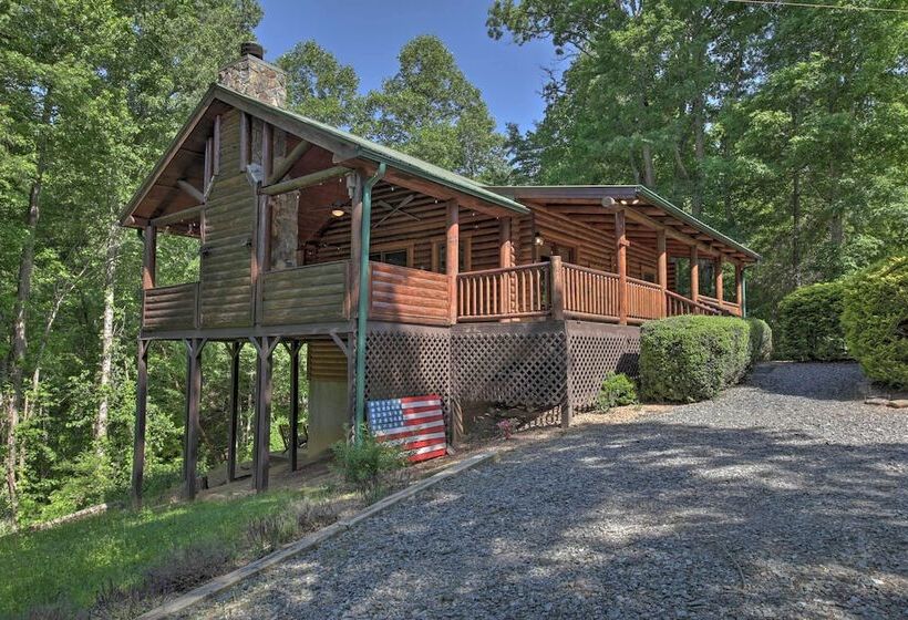 Peaceful Forest Escape W/ Game Room + Hot Tub