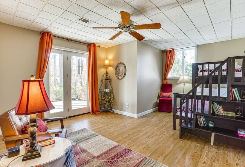 Peaceful Lawrenceville Cabin W/ Hot Tub On 6 Acres