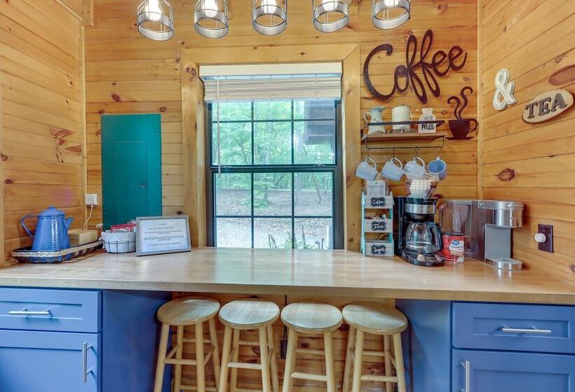 Peaceful Mineral Bluff Cabin: Family Friendly!