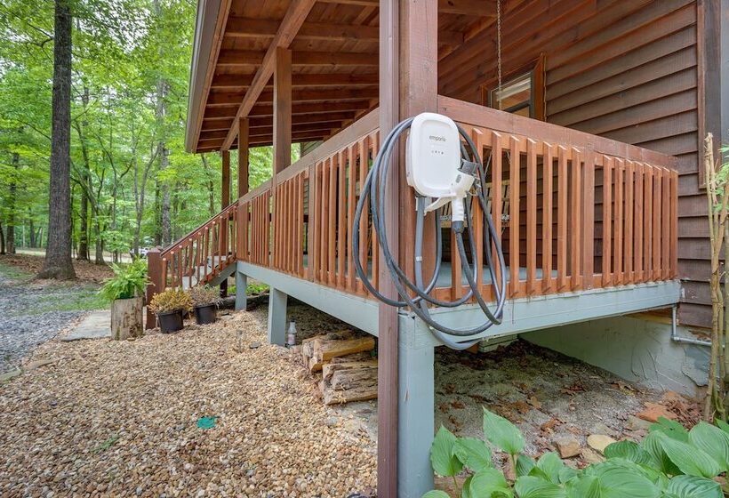 Peaceful Mineral Bluff Cabin: Family Friendly!